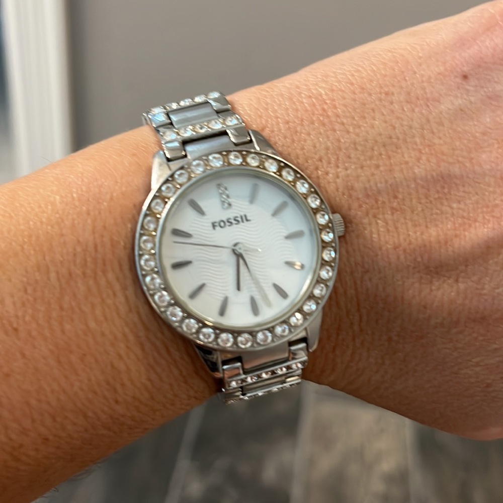Excellent Condition. Fossil Glitz White Dial Watch W/Crystal Accents